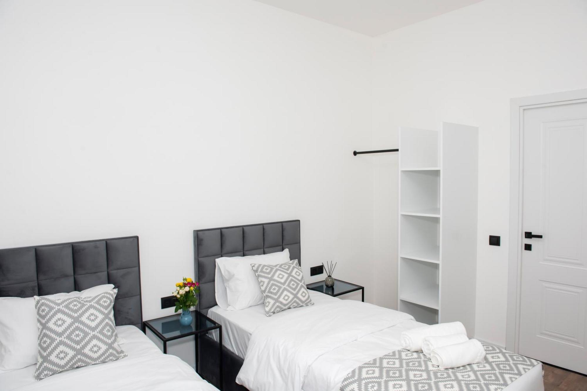 Pallada Yerevan Luaran gambar
