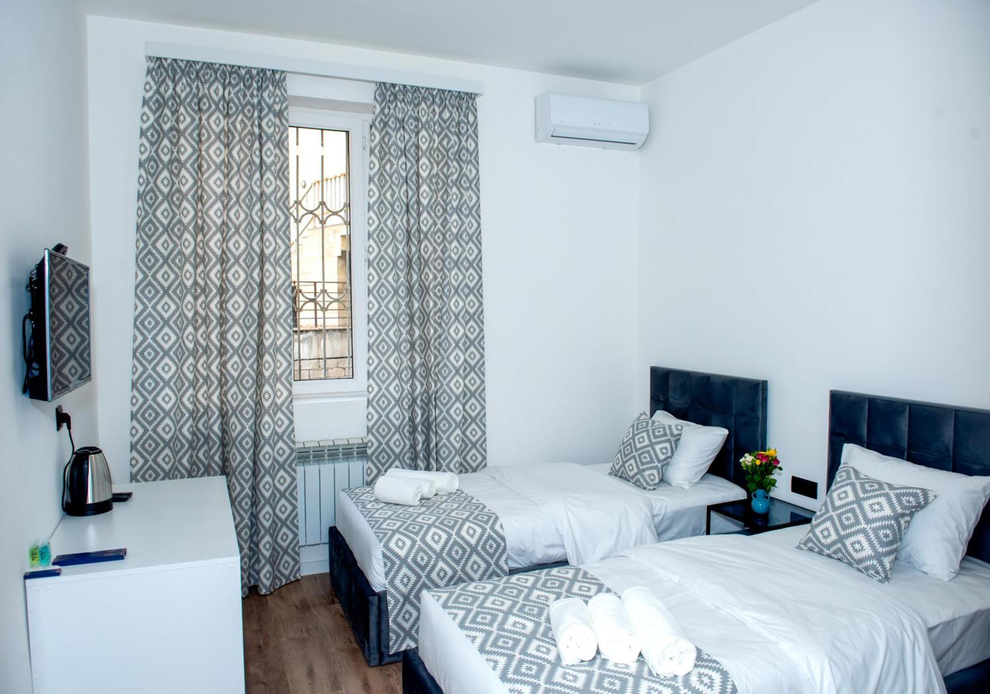 Pallada Yerevan Luaran gambar